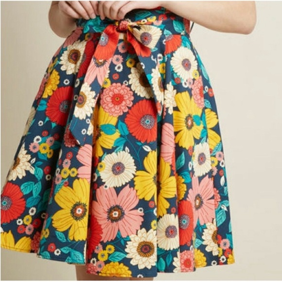 Floral Sleeveless Dress - Picture 3 of 4